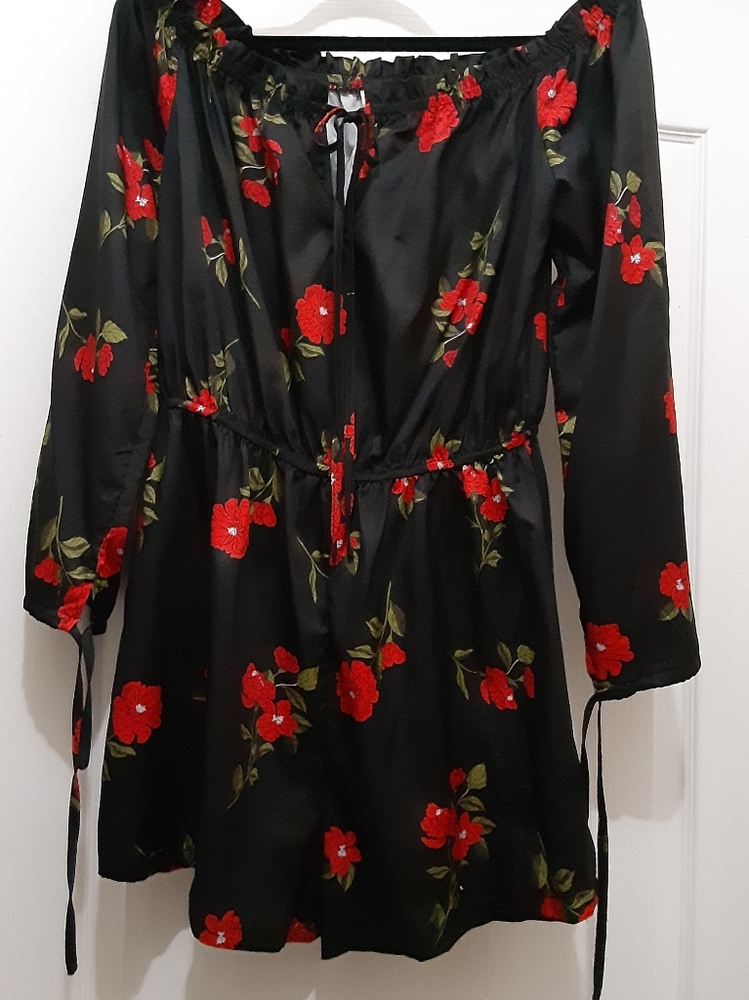 SHEIN BLACK AND RED ROMPER - Picture 3 of 10